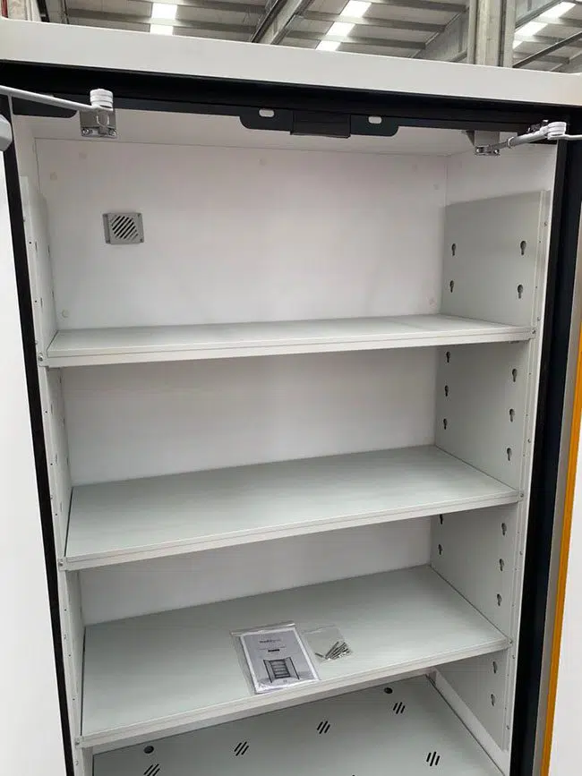 Yanıcı Maddeleri Saklamak için Dolabı